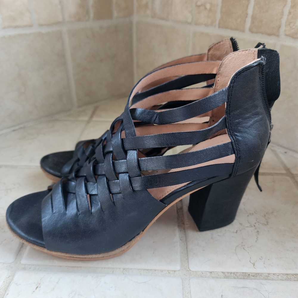 Women's New black chunky heel sandals, size 9